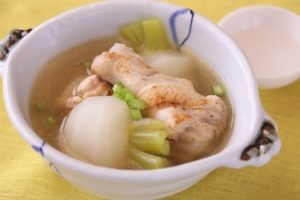 かぶと鶏手羽元の中華スープ