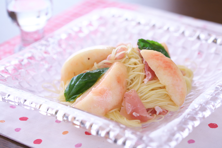 桃と生ハムの冷製パスタ