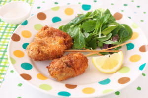 プチトマトとうずら卵の肉巻き串揚げ