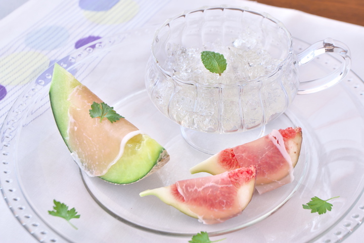 夏フルーツと生ハムの前菜・日本酒ジュレ添え
